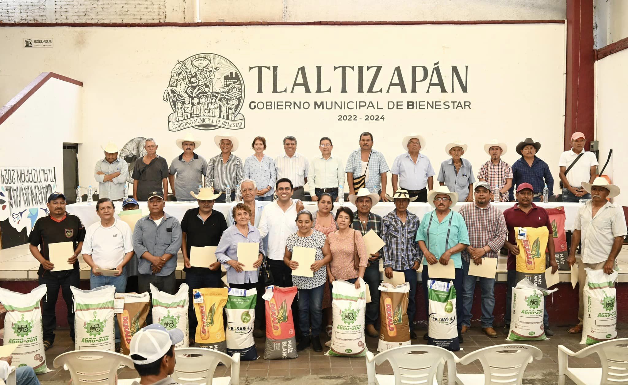 GABRIEL MORENO BRUNO ENTREGA FERTILIZANTE Y SEMILLA MEJORADA DE TEMPORAL A PRODUCTORES AGRÍCOLAS DE TLALTIZAPÁN